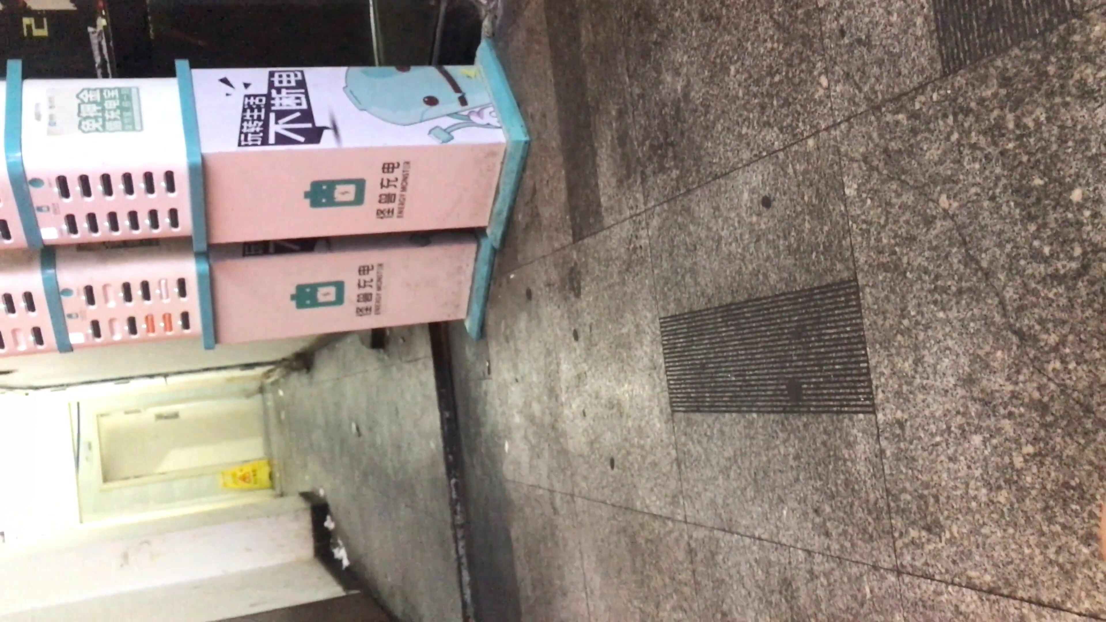 TP綠上衣黑熱褲雪白細長腿女神噓噓- SOPORN.COM